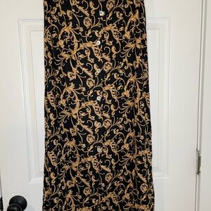 Elegant Black and Gold Patterned Skirt